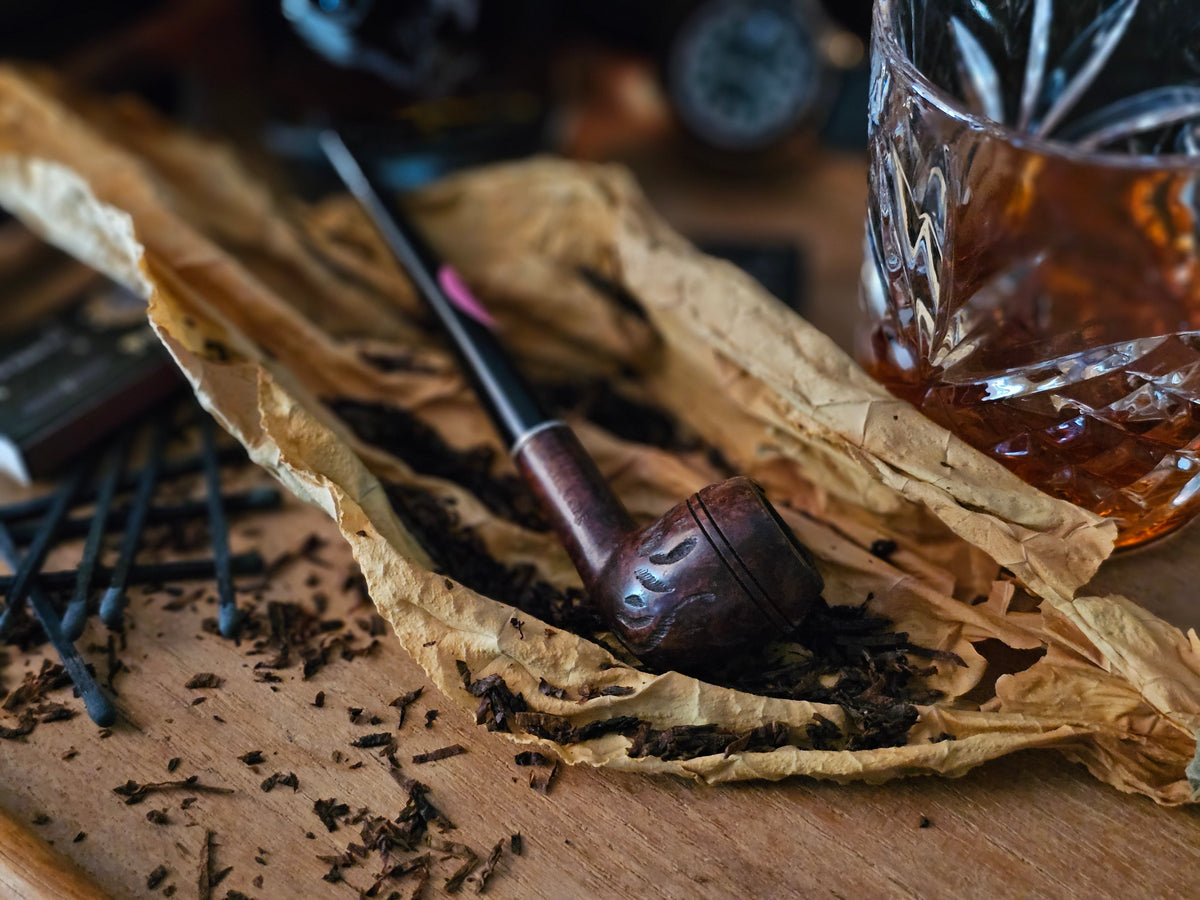 Vintage Carved Briar Pipe – Handcrafted Classic with Character